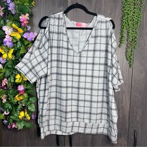 '💙2/$40💙NWOT Simply Scarlett Plaid Cutout Shoulder Sweater Top Size XL